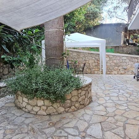 Apartamento Gerys House Nikiana Exterior foto